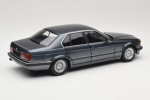 BMW 730i E32 Grey Metallic Minichamps 1:18 100023005 Metalli — kuva 3 / 8