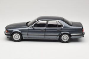 BMW 730i E32 Grey Metallic Minichamps 1:18 100023005 Metalli — kuva 4 / 8