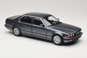 BMW 730i E32 Grey Metallic Minichamps 1:18 100023005 Metalli — kuva 6 / 8