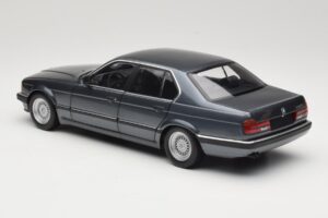 BMW 730i E32 Grey Metallic Minichamps 1:18 100023005 Metalli — kuva 7 / 8