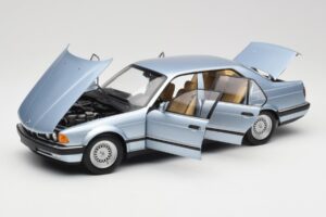 BMW 730i E32 Vaaleansininen Metallic Minichamps 1:18 100023008 Metalli — kuva 2 / 8