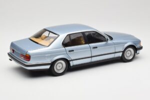 BMW 730i E32 Vaaleansininen Metallic Minichamps 1:18 100023008 Metalli — kuva 3 / 8