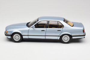 BMW 730i E32 Vaaleansininen Metallic Minichamps 1:18 100023008 Metalli — kuva 4 / 8