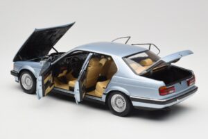 BMW 730i E32 Vaaleansininen Metallic Minichamps 1:18 100023008 Metalli — kuva 5 / 8