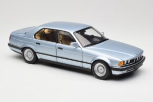BMW 730i E32 Vaaleansininen Metallic Minichamps 1:18 100023008 Metalli — kuva 6 / 8