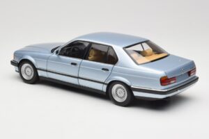 BMW 730i E32 Vaaleansininen Metallic Minichamps 1:18 100023008 Metalli — kuva 7 / 8