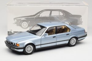 BMW 730i E32 Vaaleansininen Metallic Minichamps 1:18 100023008 Metalli — kuva 8 / 8