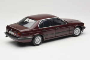 BMW 730i E32 Red Metallic Minichamps 1:18 100023001 Metalli — kuva 3 / 8