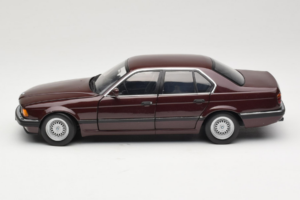 BMW 730i E32 Red Metallic Minichamps 1:18 100023001 Metalli — kuva 4 / 8