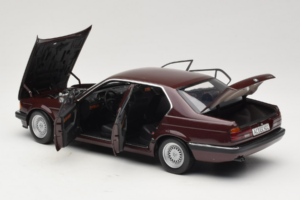 BMW 730i E32 Red Metallic Minichamps 1:18 100023001 Metalli — kuva 5 / 8
