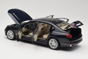 BMW 750Li F02 Imperial Blue Paragon 1:18 80432405586 Metalli — kuva 5 / 8