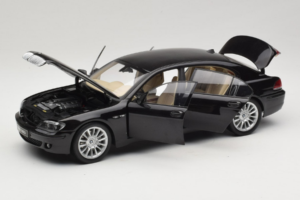 BMW 760Li E66 Individual Musta Kyosho 1:18 08573RB Metalli — kuva 2 / 8