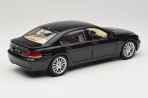 BMW 760Li E66 Individual Musta Kyosho 1:18 08573RB Metalli — kuva 3 / 8
