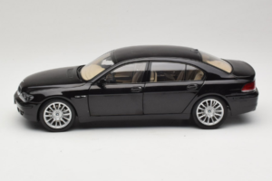 BMW 760Li E66 Individual Musta Kyosho 1:18 08573RB Metalli — kuva 4 / 8