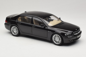 BMW 760Li E66 Individual Musta Kyosho 1:18 08573RB Metalli — kuva 6 / 8