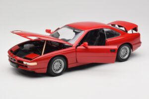 BMW 850Ci E31 Brilliant Red Revell 1:18 8827 Metalli — kuva 2 / 8