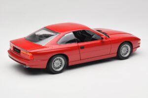 BMW 850Ci E31 Brilliant Red Revell 1:18 8827 Metalli — kuva 3 / 8