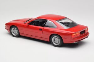 BMW 850Ci E31 Brilliant Red Revell 1:18 8827 Metalli — kuva 7 / 8