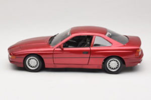 BMW 850i E31 Punainen Tchibo 1:18 36157 Metalli — kuva 4 / 8