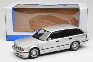 BMW Alpina B10 E34 4.6 Touring Hopea MCG 1:18 MCG18332MCW Metalli — kuva 6 / 6