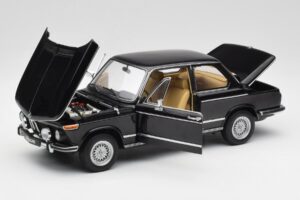 BMW 2002 L E10 Musta AUTOart 1:18 70603 Metalli — kuva 2 / 8