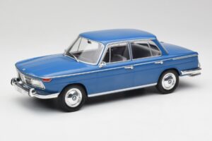 BMW 2000 Tilux E120 Caribe Sininen MCG 1:18 MCG18291 Metalli