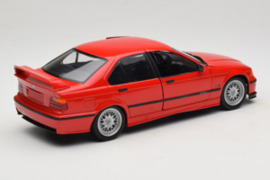 BMW 318is E36 Hellrot UT Models 1:18 180024302-R1 Metalli — kuva 3 / 8