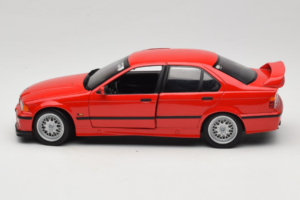 BMW 318is E36 Hellrot UT Models 1:18 180024302-R1 Metalli — kuva 4 / 8