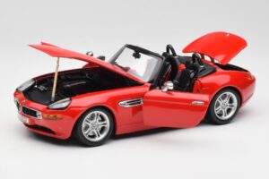BMW Z8 E52 Roadster Kirkkaan Punainen Bburago 1:18 12032 Metalli — kuva 2 / 8