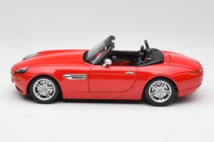 BMW Z8 E52 Roadster Kirkkaan Punainen Bburago 1:18 12032 Metalli — kuva 4 / 8