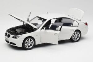 BMW E60 545i Alpine Valkoinen Kyosho 1:18 08591W Metalli — kuva 2 / 8
