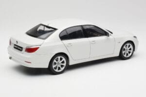 BMW E60 545i Alpine Valkoinen Kyosho 1:18 08591W Metalli — kuva 3 / 8
