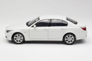 BMW E60 545i Alpine Valkoinen Kyosho 1:18 08591W Metalli — kuva 4 / 8