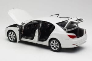 BMW E60 545i Alpine Valkoinen Kyosho 1:18 08591W Metalli — kuva 5 / 8