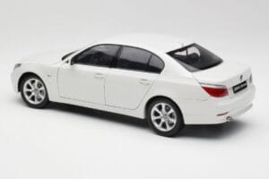 BMW E60 545i Alpine Valkoinen Kyosho 1:18 08591W Metalli — kuva 7 / 8