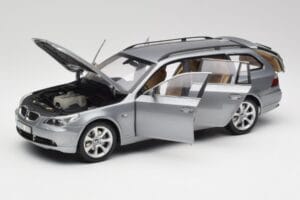 BMW 545i E61 Touring Vaaleanharmaa Kyosho 1:18 80430308414 Metalli — kuva 2 / 8