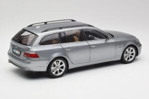 BMW 545i E61 Touring Vaaleanharmaa Kyosho 1:18 80430308414 Metalli — kuva 3 / 8