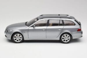 BMW 545i E61 Touring Vaaleanharmaa Kyosho 1:18 80430308414 Metalli — kuva 4 / 8