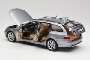 BMW 545i E61 Touring Vaaleanharmaa Kyosho 1:18 80430308414 Metalli — kuva 5 / 8