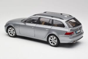 BMW 545i E61 Touring Vaaleanharmaa Kyosho 1:18 80430308414 Metalli — kuva 7 / 8