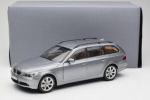 BMW 545i E61 Touring Vaaleanharmaa Kyosho 1:18 80430308414 Metalli — kuva 8 / 8