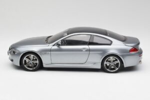 BMW M6 E63 Silver Harmaa Kyosho 1:18 08703GR Metalli — kuva 4 / 8