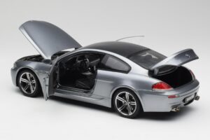 BMW M6 E63 Silver Harmaa Kyosho 1:18 08703GR Metalli — kuva 5 / 8