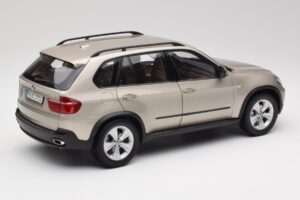 BMW X5 E70 4.8i Platinum Pronssi Metallic Kyosho 1:18 80430413413 Metalli — kuva 3 / 8