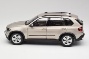 BMW X5 E70 4.8i Platinum Pronssi Metallic Kyosho 1:18 80430413413 Metalli — kuva 4 / 8
