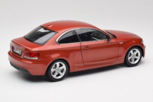BMW 1 E82 Coupe Oranssi Kyosho 1:18 80430427064 Metalli — kuva 3 / 8
