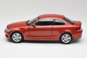 BMW 1 E82 Coupe Oranssi Kyosho 1:18 80430427064 Metalli — kuva 4 / 8