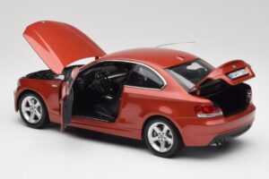 BMW 1 E82 Coupe Oranssi Kyosho 1:18 80430427064 Metalli — kuva 5 / 8