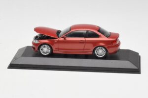 BMW 1M E82 Oranssi Minichamps 1:43 413020023 Metalli — kuva 4 / 5