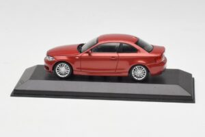 BMW 1M E82 Oranssi Minichamps 1:43 413020023 Metalli